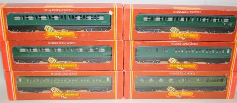 Hornby OO Gauge BR Southern Region Rolling Stock R437 x 3, R438 x 1, R441 x 1 and R445 x 1. All