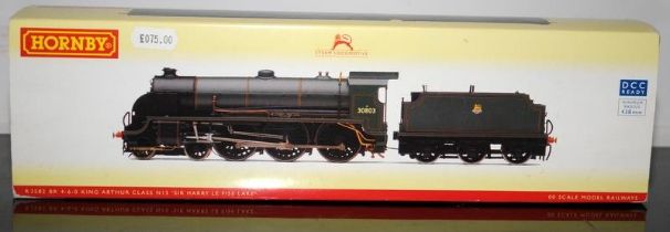 OO Gauge Hornby R2582 BR 4-6-0 Class N15 30803 Sir Harry Le Fise Lake. Boxed