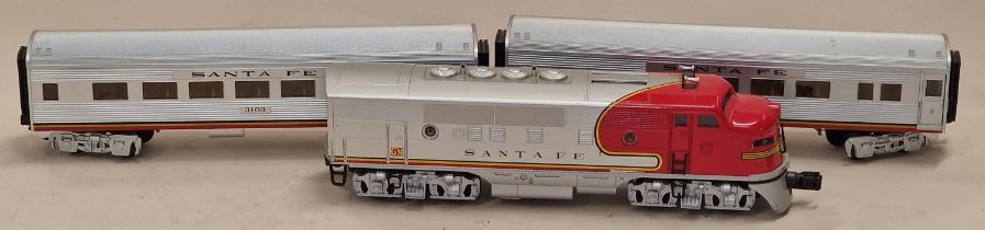 Rail King by M.T.H O gauge Santa Fe Locomotive together 2 x Lionel Santa Fe passenger carriages no