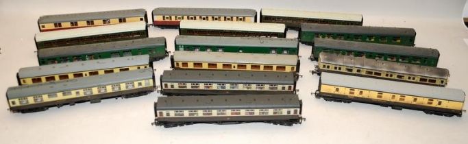 Collection of unboxed OO Gauge carriages/rolling stock. 16 in lot