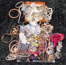 Mixed costume jewellery to include silver