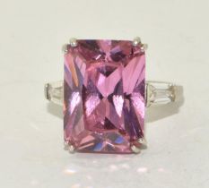 A huge pink cubic zirconia 925 silver ring Size Q 1/2.