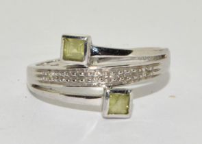 9ct white gold Diamond and Peridot designer sweep ring size M