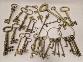 Large quantity of vintage and other brass door keys