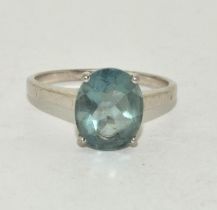 A 925 silver and green stone solitaire ring size S