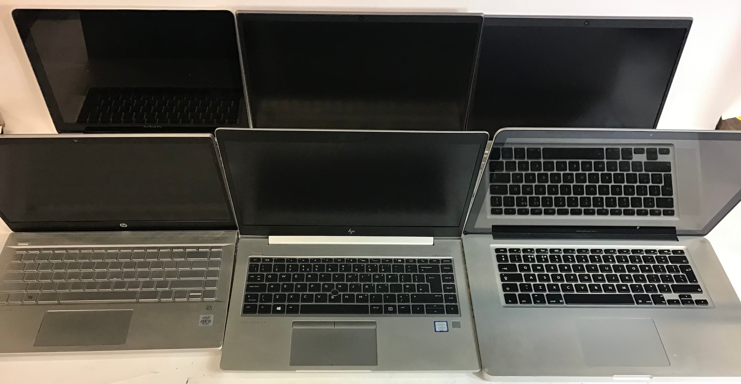 Laptop computers x 6. Makes here are Apple and HP. - Image 3 of 3