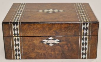 Vintage mahogany lidded and hinged jewellery box with decorative mother of pearl inlay 30x22x13cm.