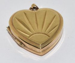 9ct gold locket, 4.2g