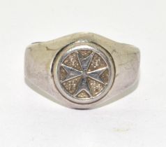 A 925 silver Maltese cross ring Size R
