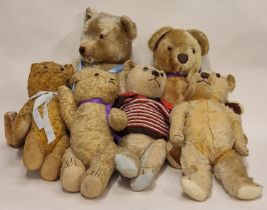 A group of vintage mid 20th century teddy bears all showing age related wear (6).
