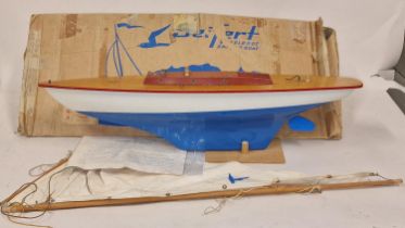 Seifert No. 4 "Dolphin" vintage German sailing boat in original "tatty" box with instruction