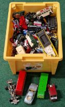 Tub of vintage and modern play worn die cast and other cars etc.