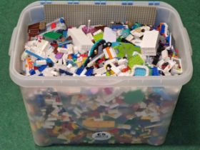 Large plastic tub of loose Lego bricks etc.
