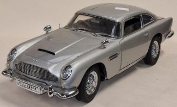 Large die cast possibly Eaglemoss 1:8 scale James Bond Goldfinger Aston Martin DB5 model. Untested