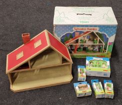 Vintage Tomy Sylvanian Families boxed Deluxe Family House together with some boxed figures (6)