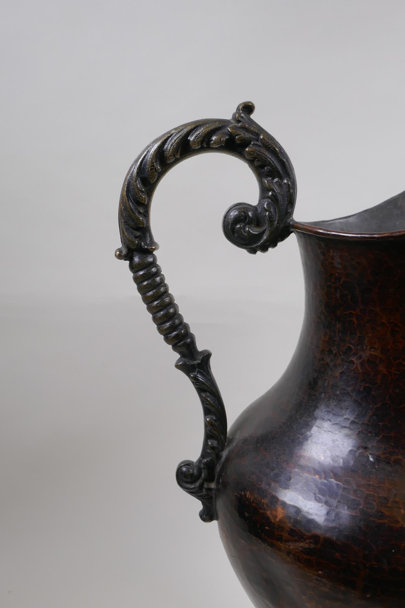 A patinated hammered copper urn with bronze handle, 39cm high - Image 5 of 6