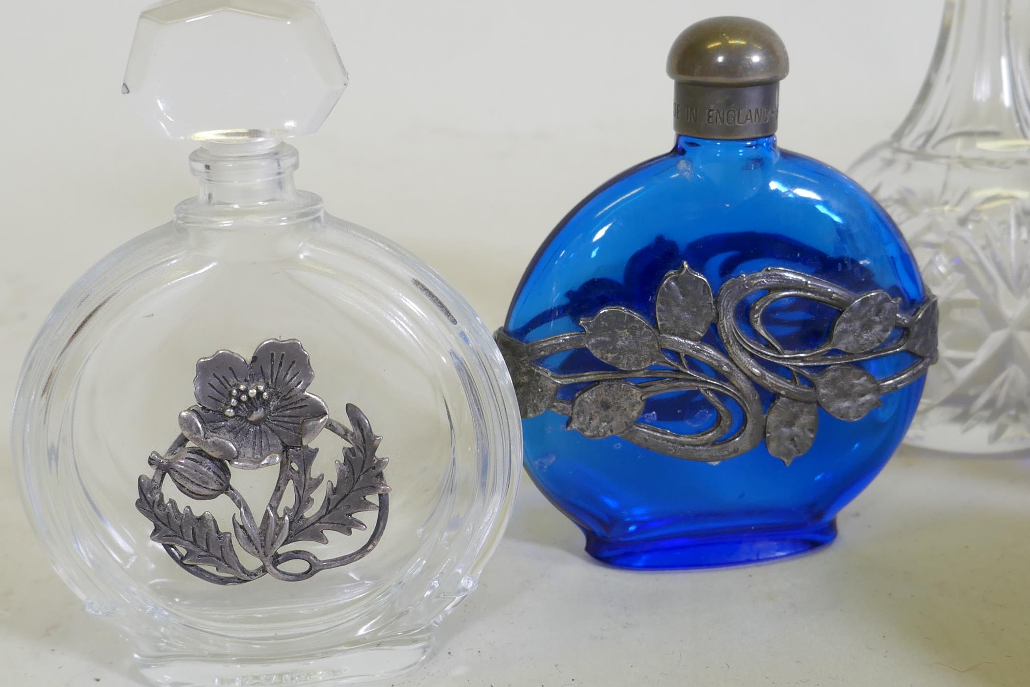 A glass millefiori paperweight, a St Louis glass ashtray, a Victorian oil jar, two scent bottles, - Image 7 of 8