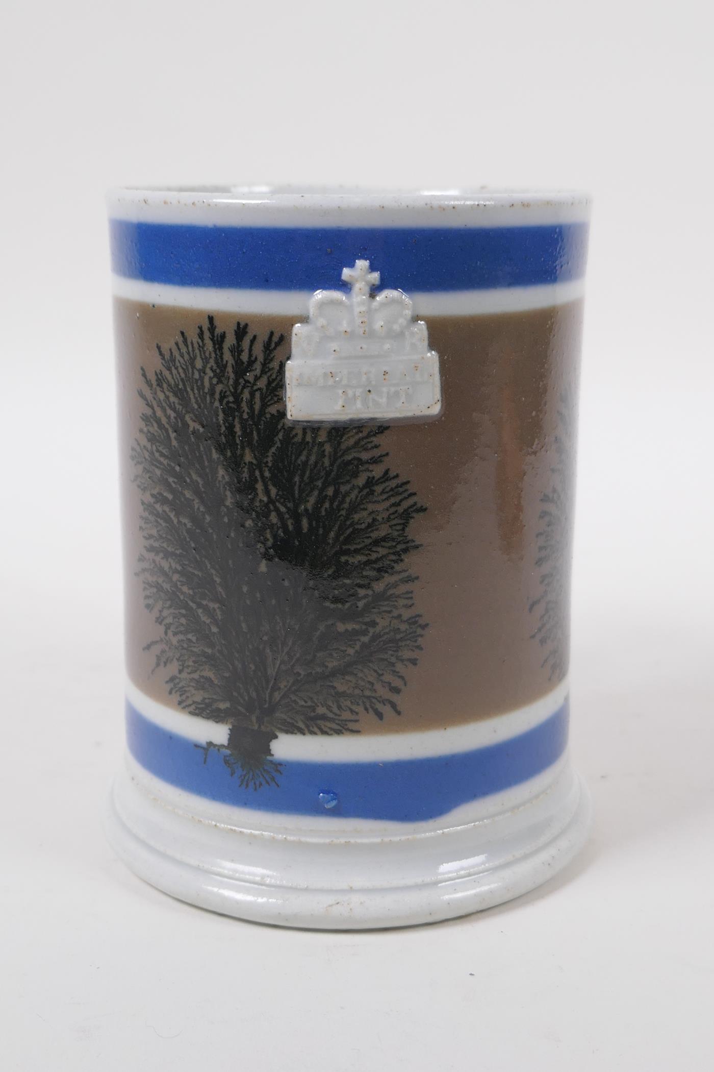 An early Victorian Mocha Ware 'Imperial Pint' tankard with coloured bands and tree designs, 13cm - Image 2 of 5