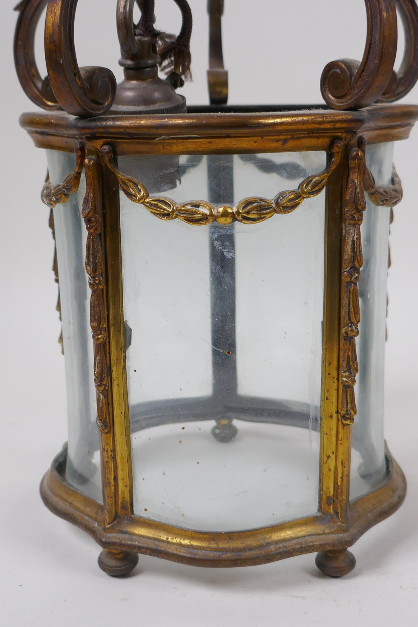 An antique French ormolu and glass pendant lantern, converted to electricity, 24cm - Image 2 of 4