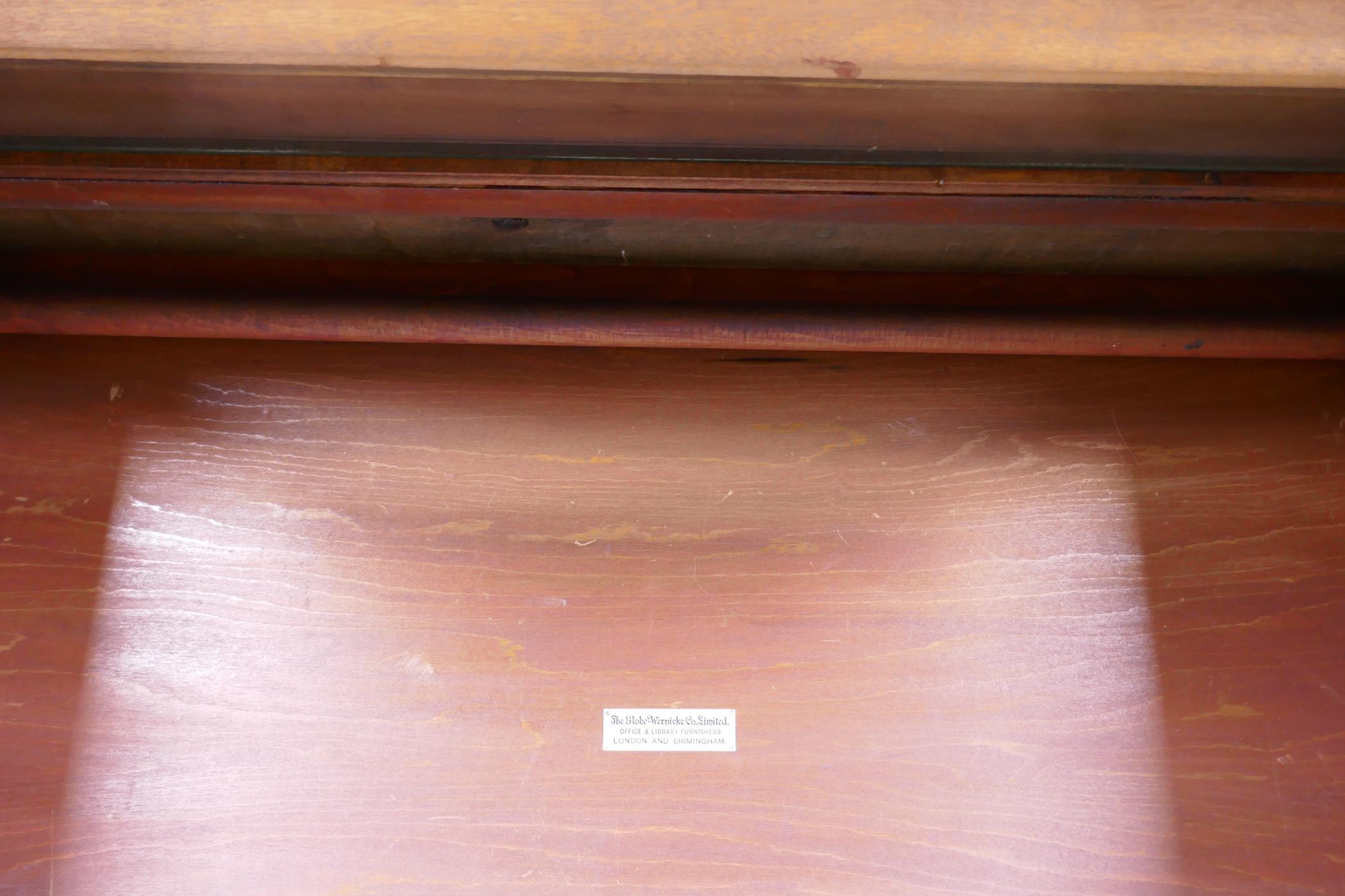 A mahogany Globe Wernicke bookcase of four sections, the upper stepped, lacks base, 87 x 29 x 48cm - Image 3 of 6