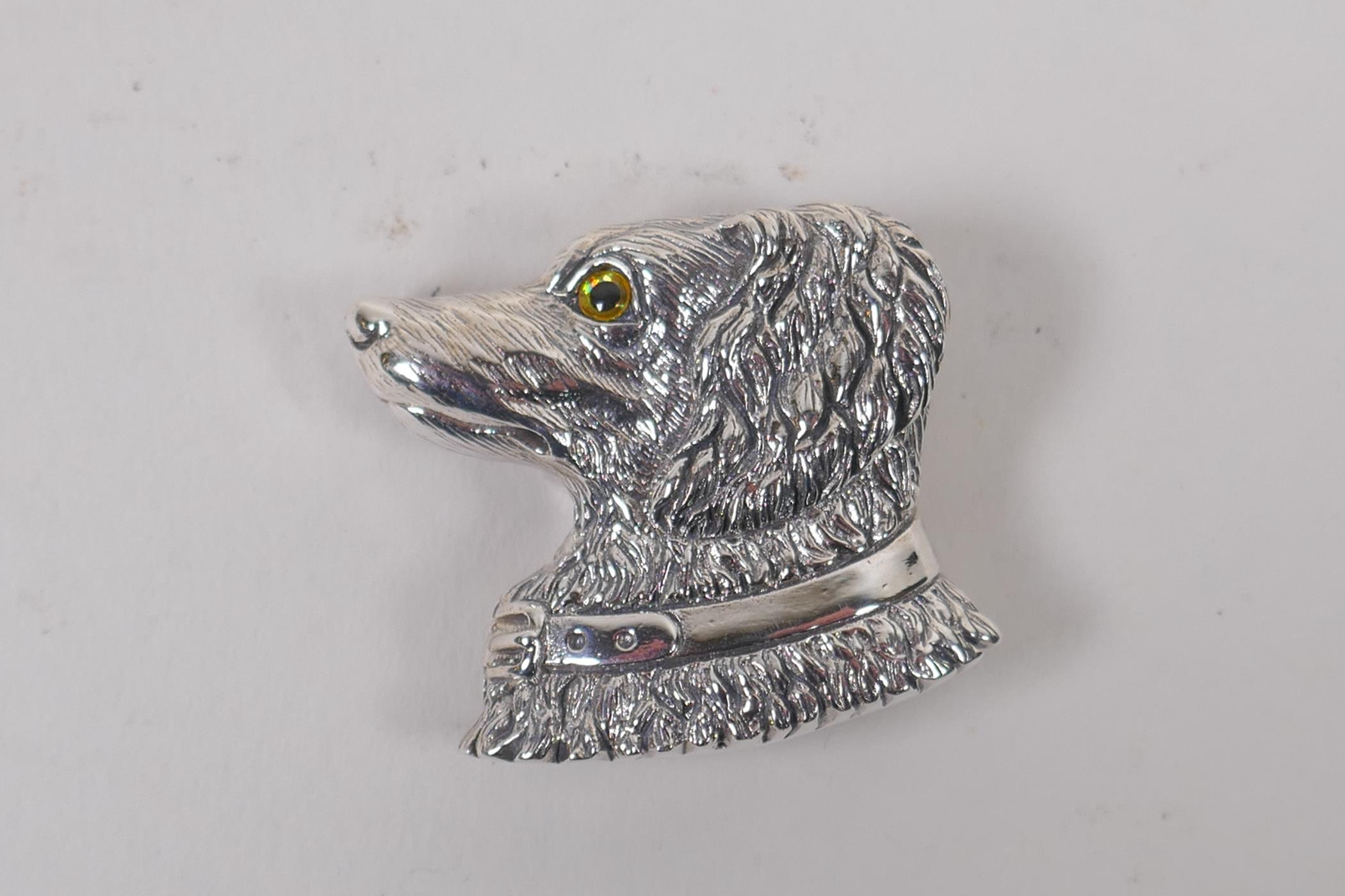 A sterling silver dog's head brooch, 3 x 3cm