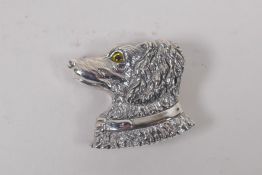 A sterling silver dog's head brooch, 3 x 3cm
