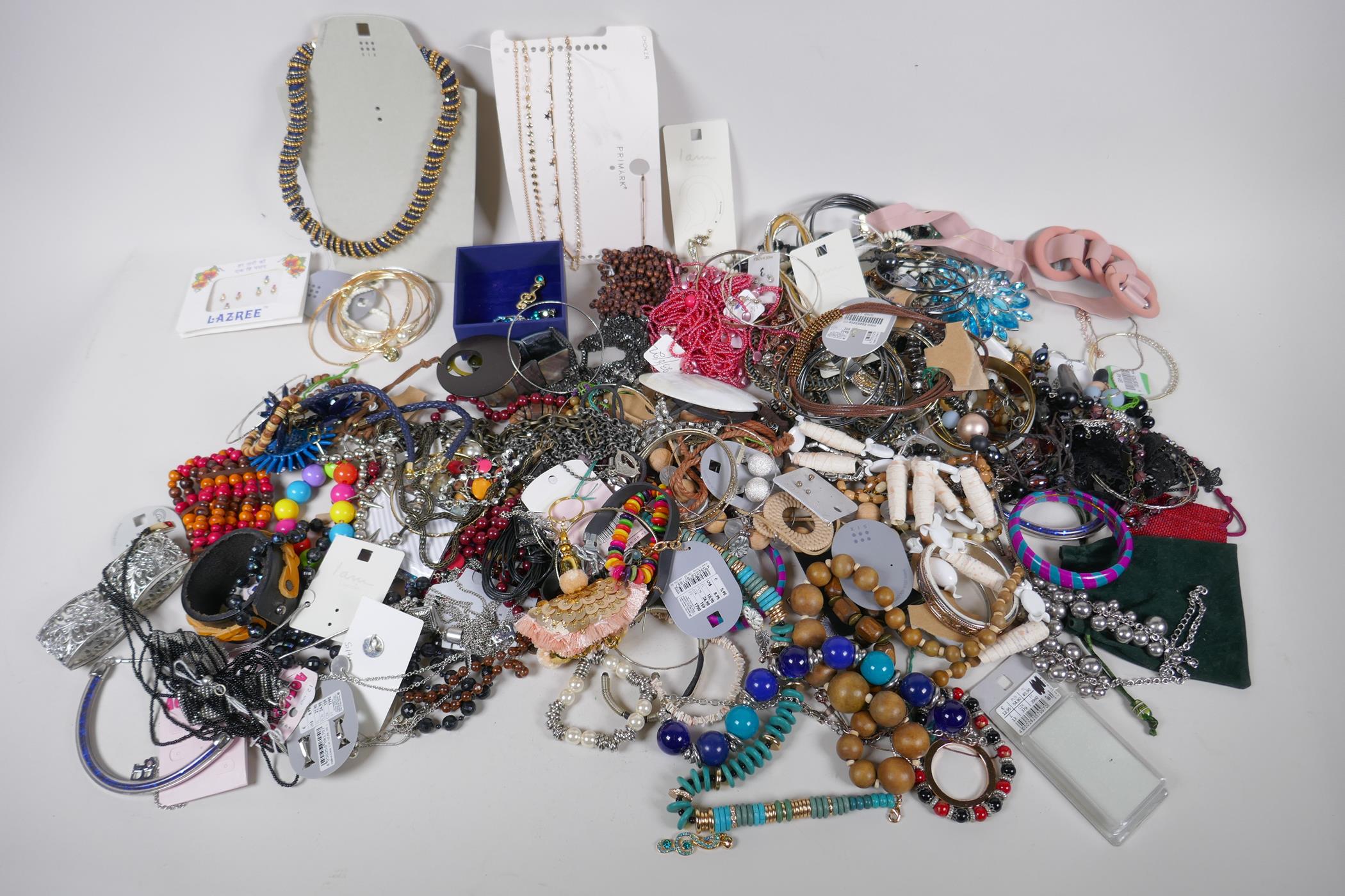A quantity of costume jewellery including necklaces, bangles, earrings etc - Image 2 of 4