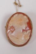 A 9ct gold cameo brooch, Birmingham 1977, maker EJCY & Co, gross weight 8.5g, 3.5cm long, with