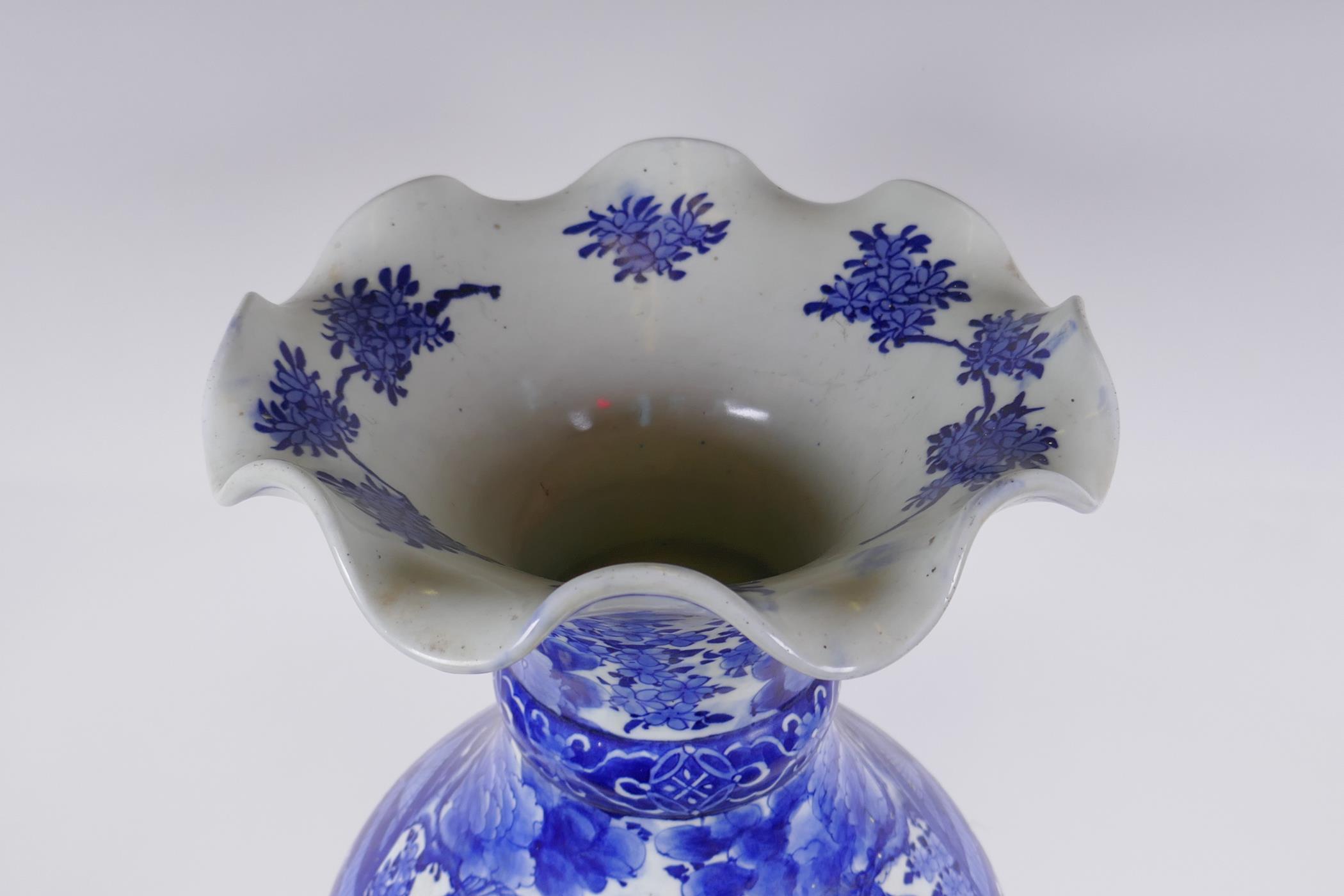 A Japanese Meiji period blue and white porcelain vase with a frilled rim, decorated with geisha - Image 5 of 7