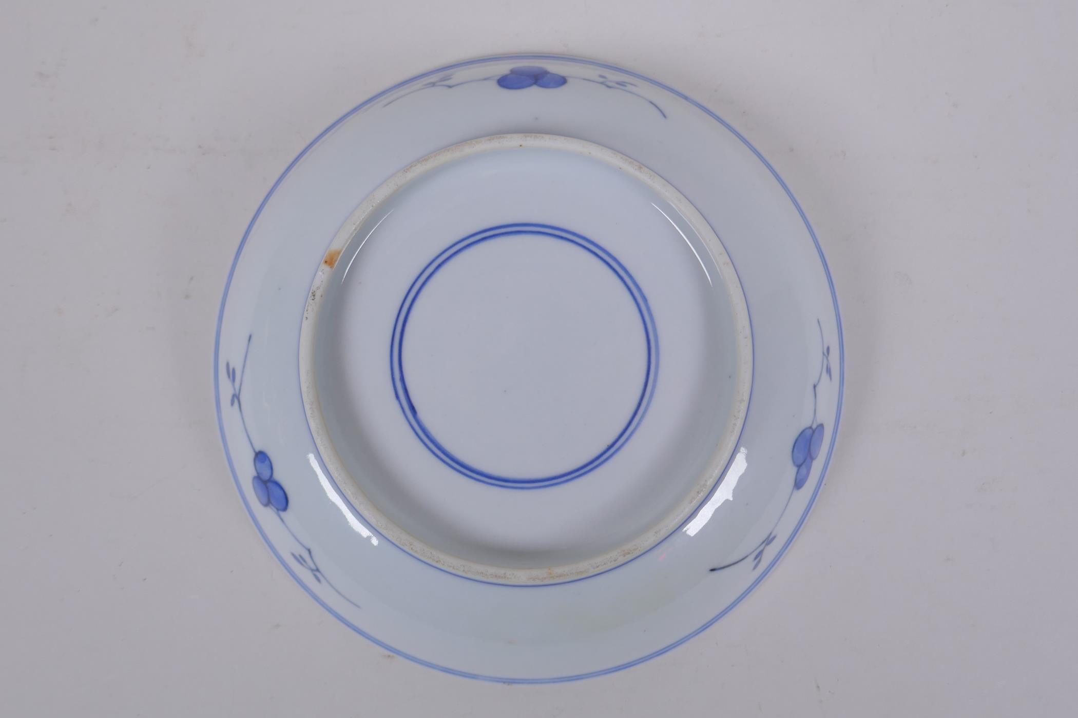 A C19th Chinese blue and white porcelain dish decorated with peaches, pomegranates and Buddha's hand - Image 5 of 5