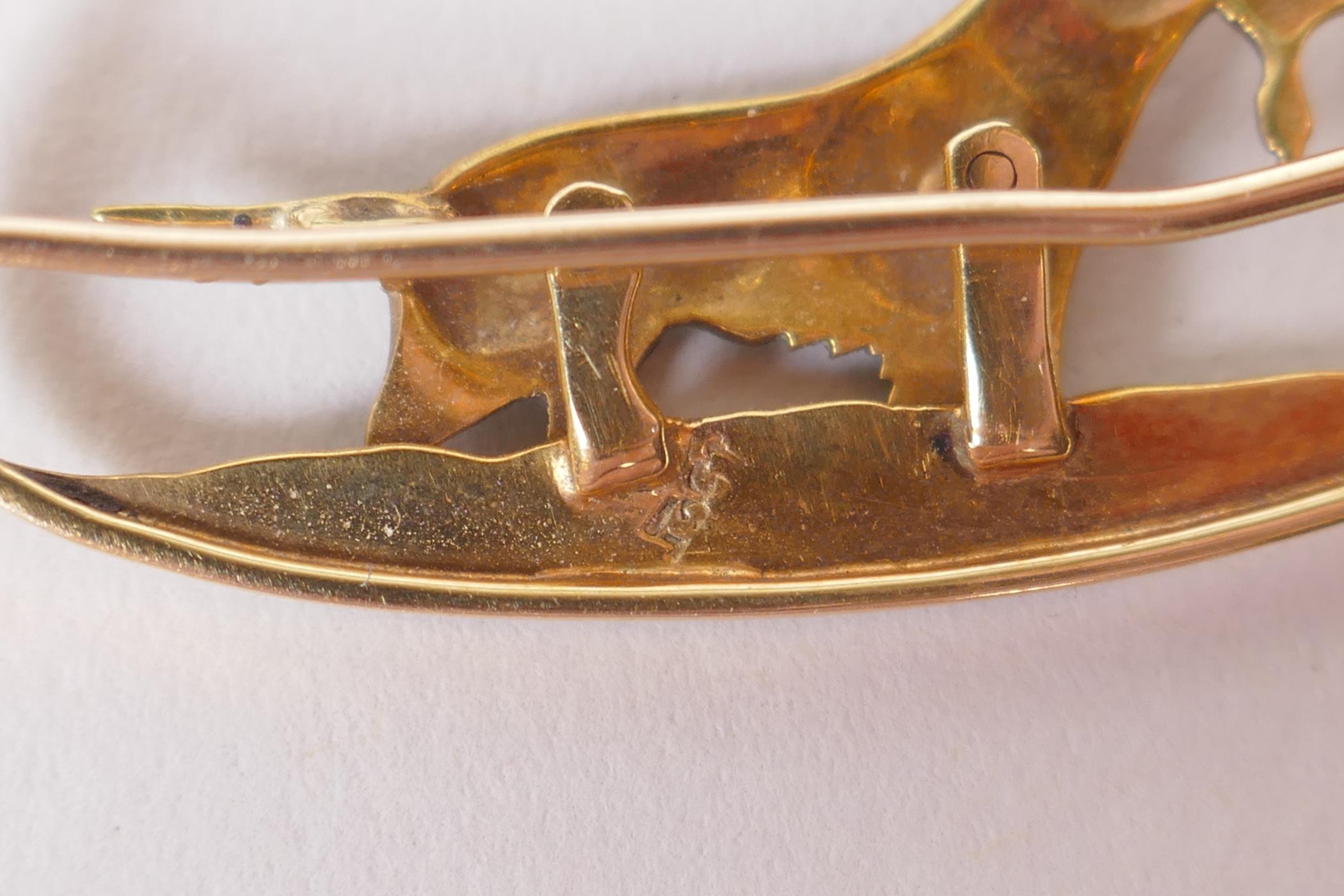 A 15ct yellow gold hunting brooch with overlaid enamel decoration of a gun dog carrying game, the - Image 3 of 3