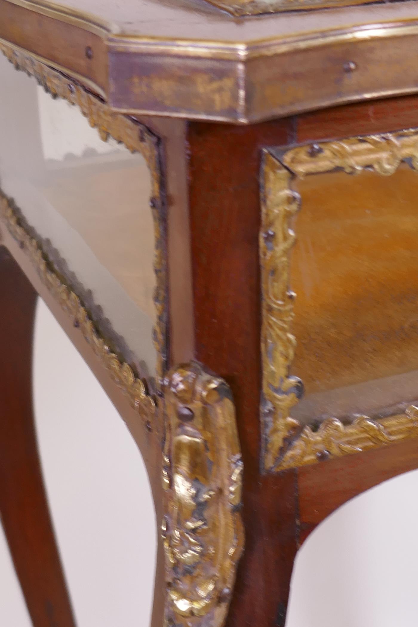 A C19th French mahogany bijouterie cabinet with ormolu mounts, shaped legs and scrolled sabots, 60 x - Image 5 of 5