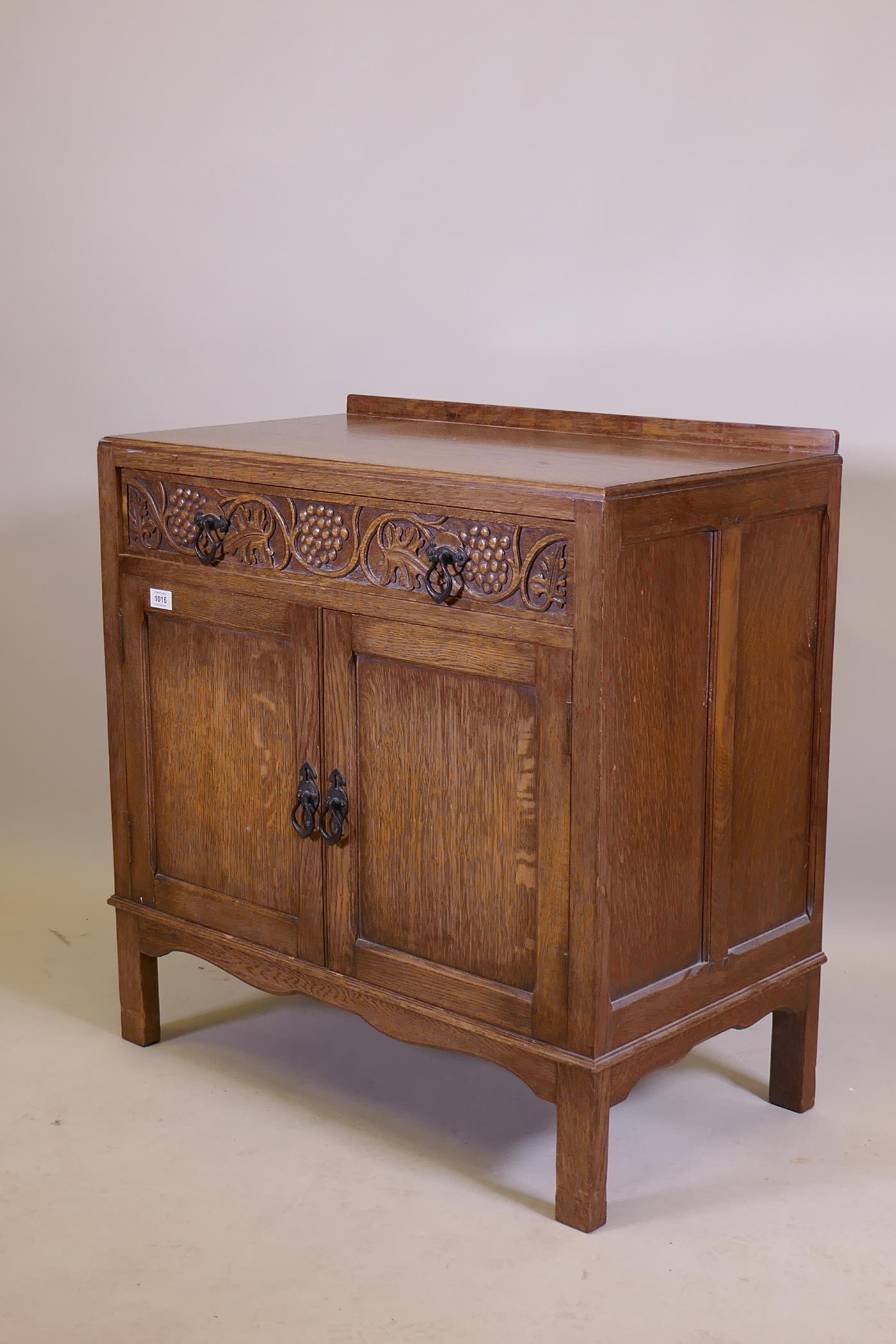 A good oak cabinet/dressing chest, with single drawer, carved grape and vine decoration, over two - Image 5 of 5