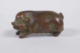 A Japanese style bronze okimono pig, 6cm long