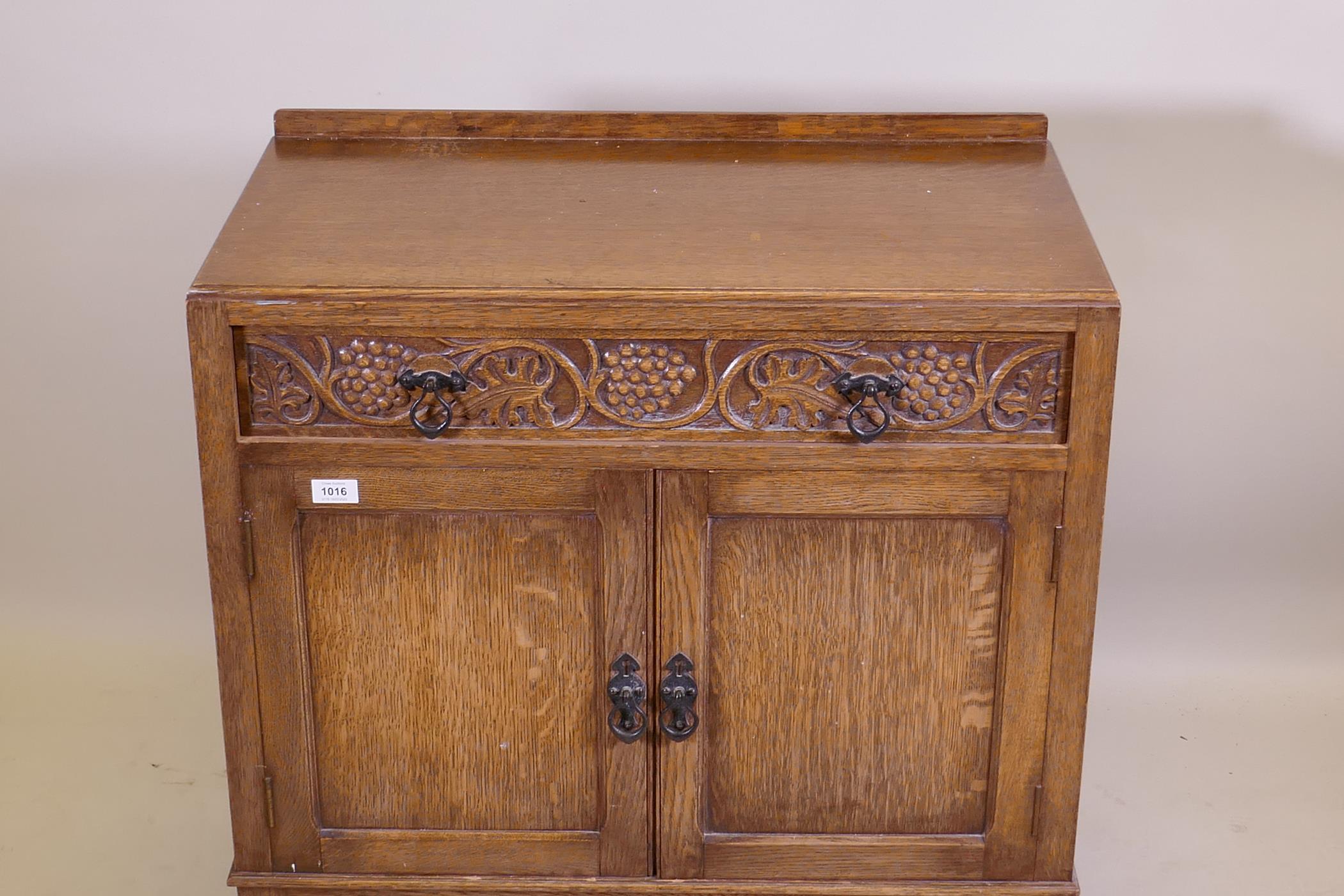 A good oak cabinet/dressing chest, with single drawer, carved grape and vine decoration, over two - Image 2 of 5