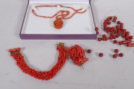 A vintage coral bead necklace with pendant and 9ct gold clasp, a coral bead bracelet and brooch, 5cm