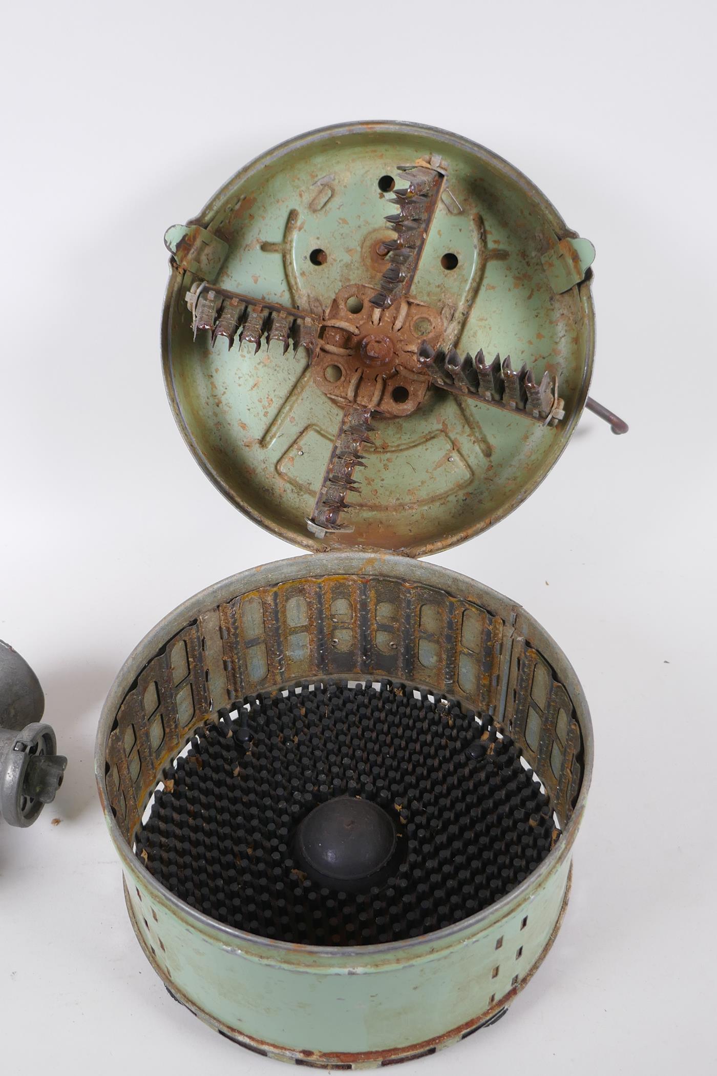 A vintage French Legumex mechanical potato peeler, and a British Spong mincer/grinder, peeler 23cm - Image 3 of 6