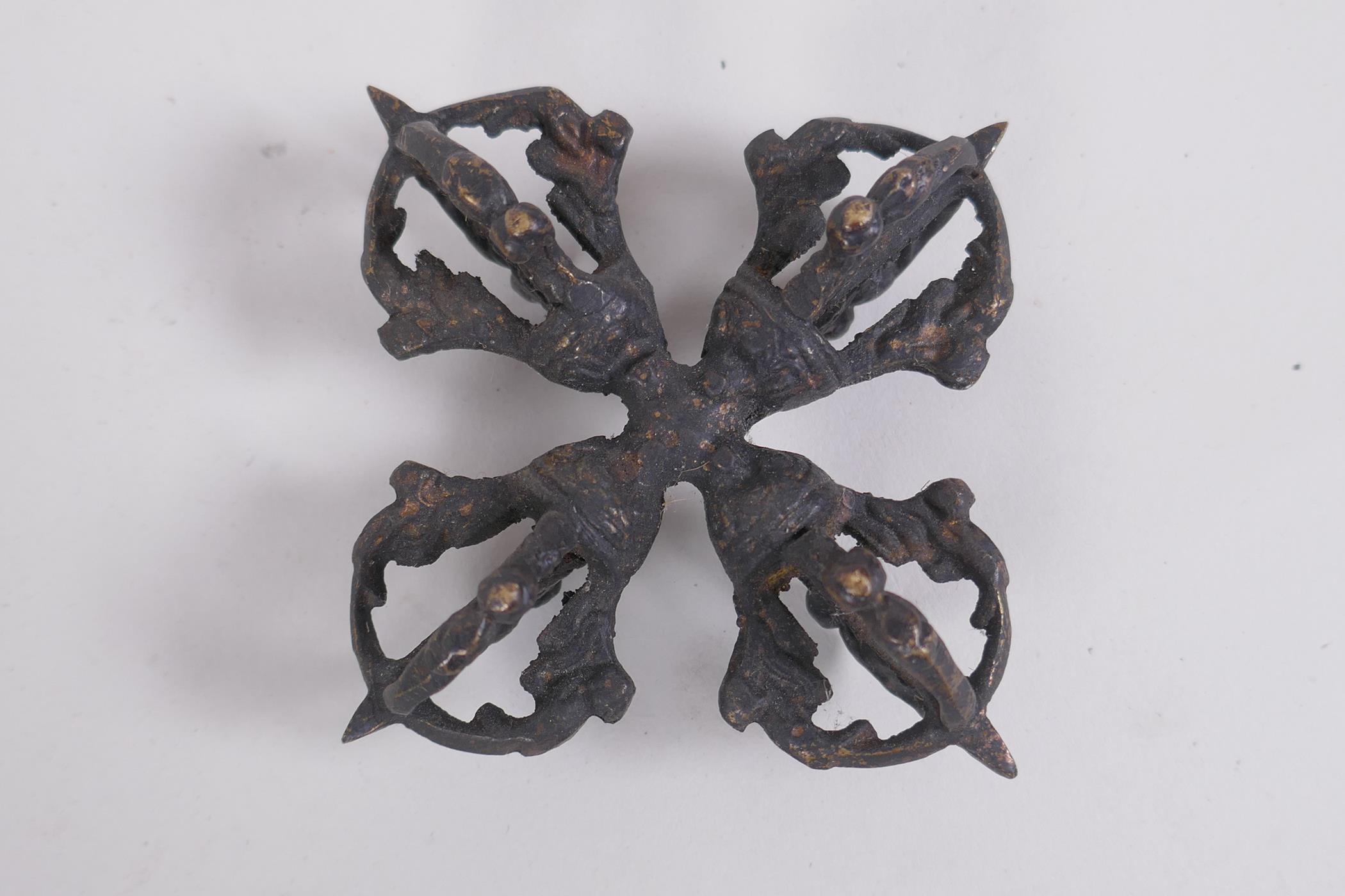 A Tibetan bronze double vajra, together with a larger vajra, 16cm long - Image 3 of 4