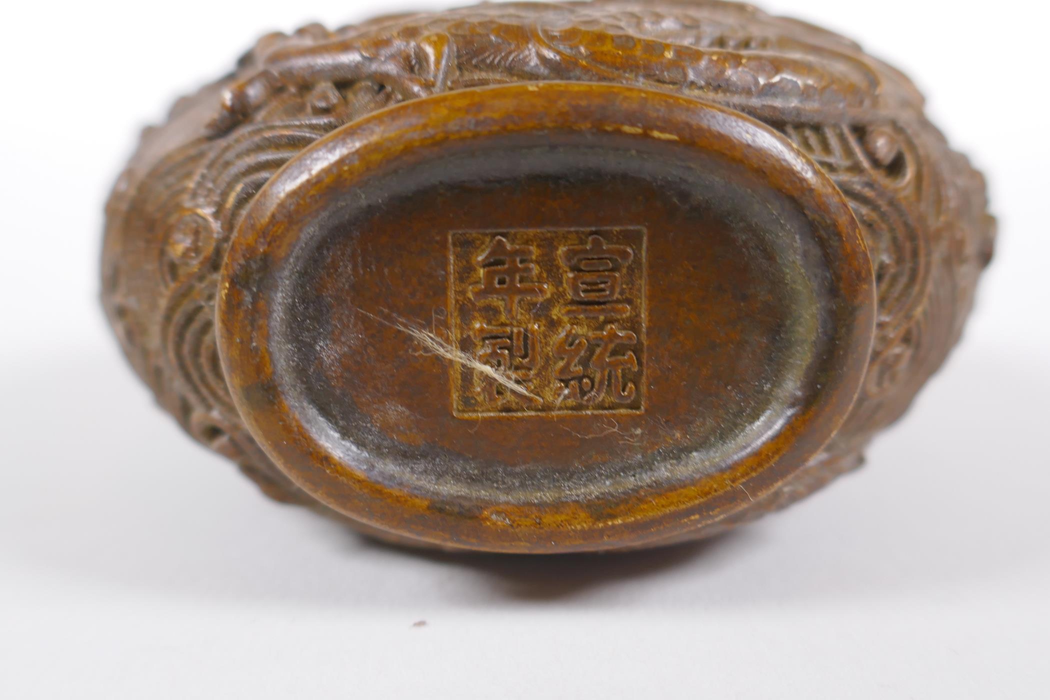 A Chinese bronze snuff bottle with raised dragon decoration, impressed 4 character mark to base, 8cm - Image 4 of 4