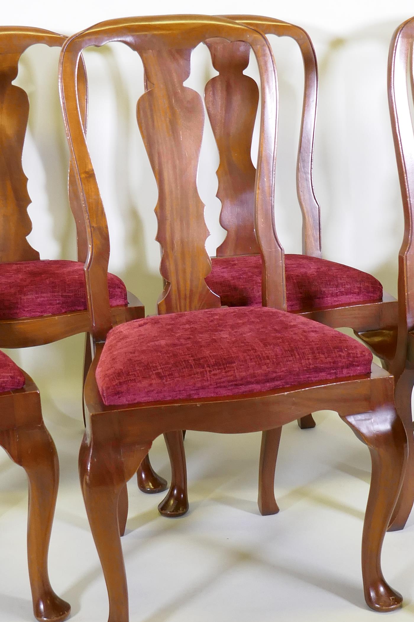 A set of six mahogany dining chairs with shaped backs and drop in seats - Image 2 of 2