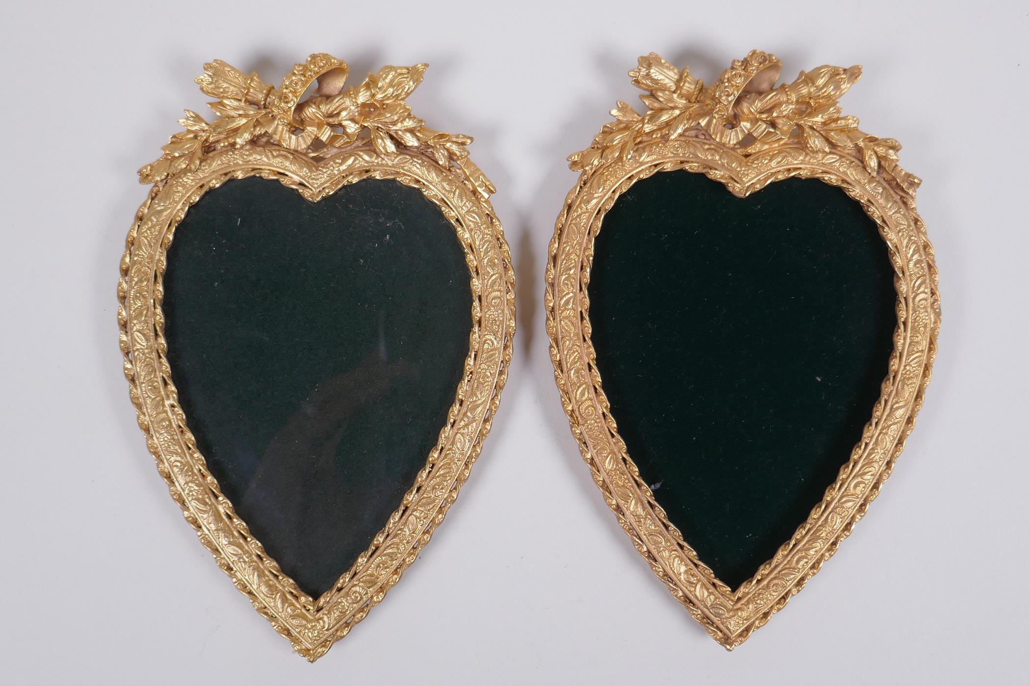 A pair of ormolu heart shaped photograph frames, 13 x 18cm - Image 2 of 4