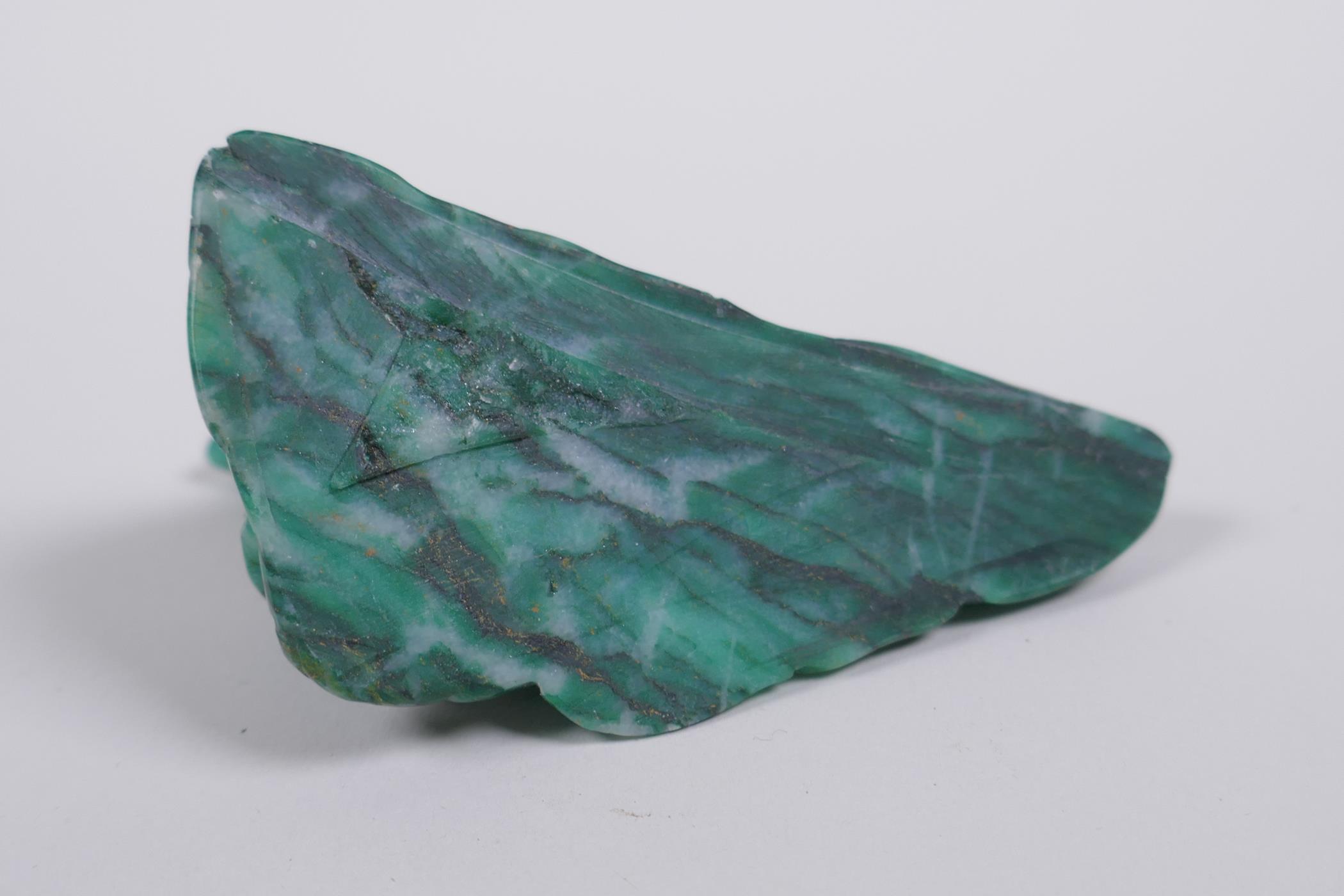 A Chinese marbled green hardstone carving of a lizard on a rock, 9cm long - Image 3 of 3