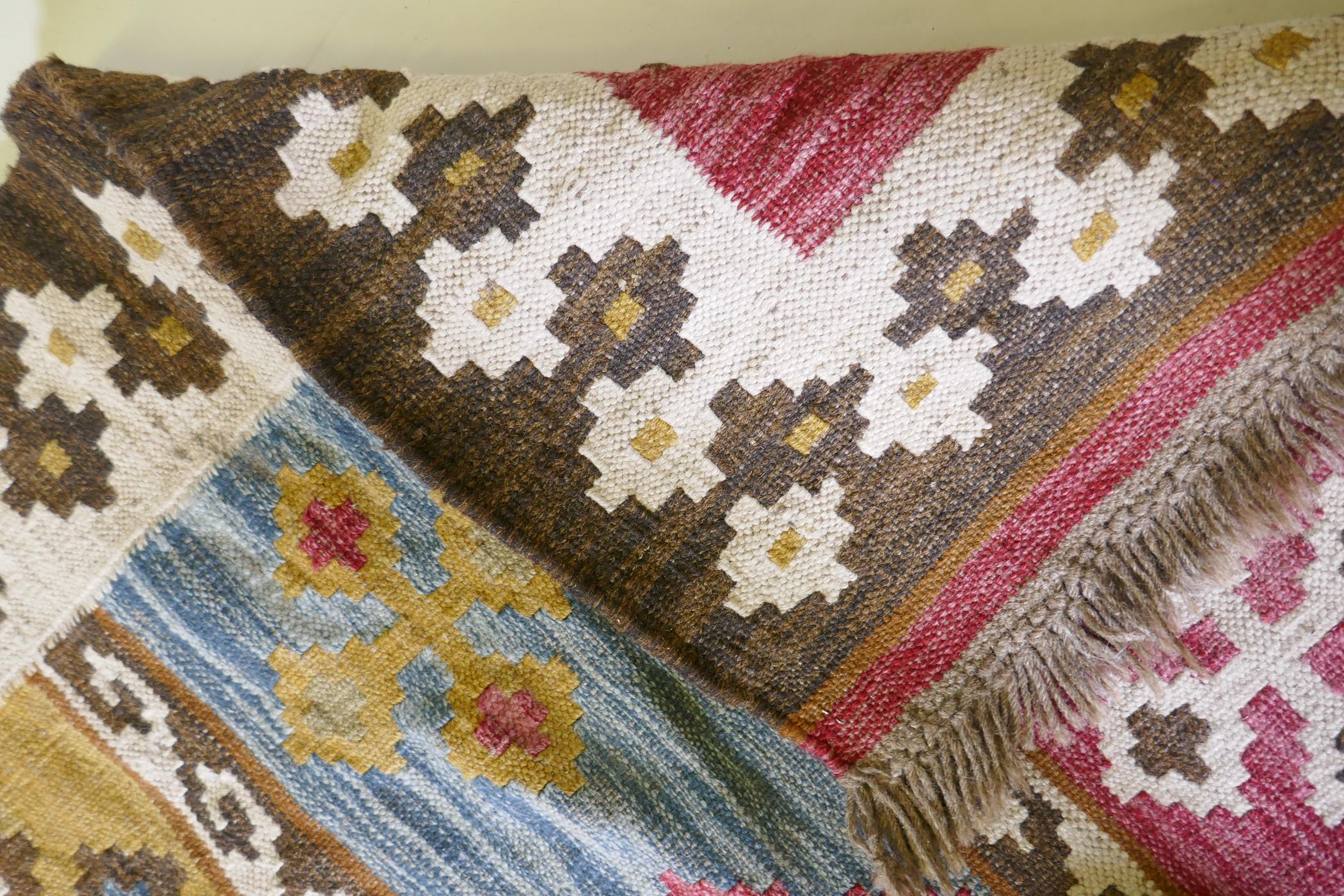 A woven wool kilim rug with geometric designs, 170 x 240cm - Image 3 of 3