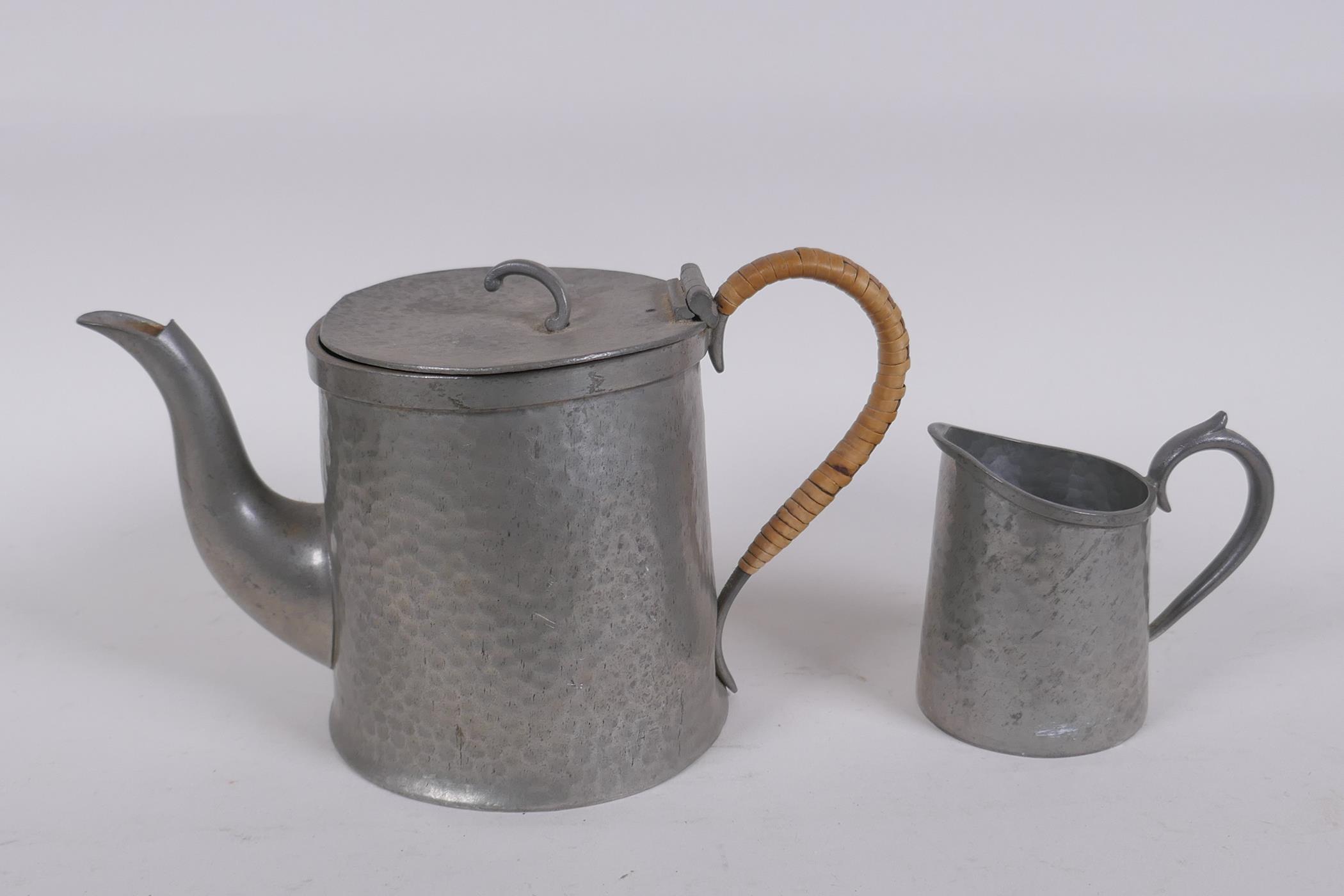 A quantity of Arts and Crafts metal wares including a copper kettle, brass teapot, hammered pewter - Image 4 of 6