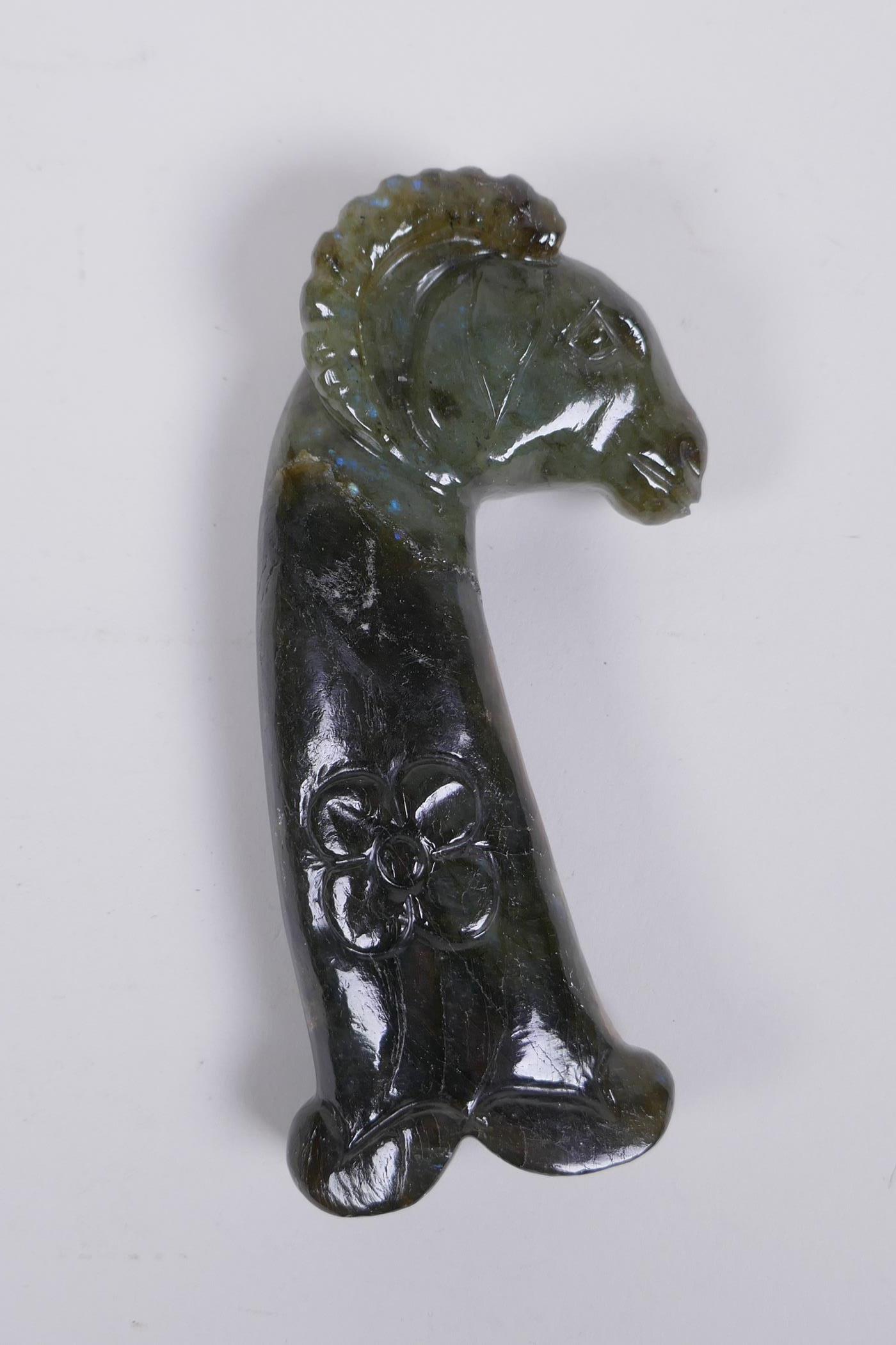 A Murghal style green hardstone dagger handle carved in the form of a ram's head, 14cm long, AF - Image 2 of 3