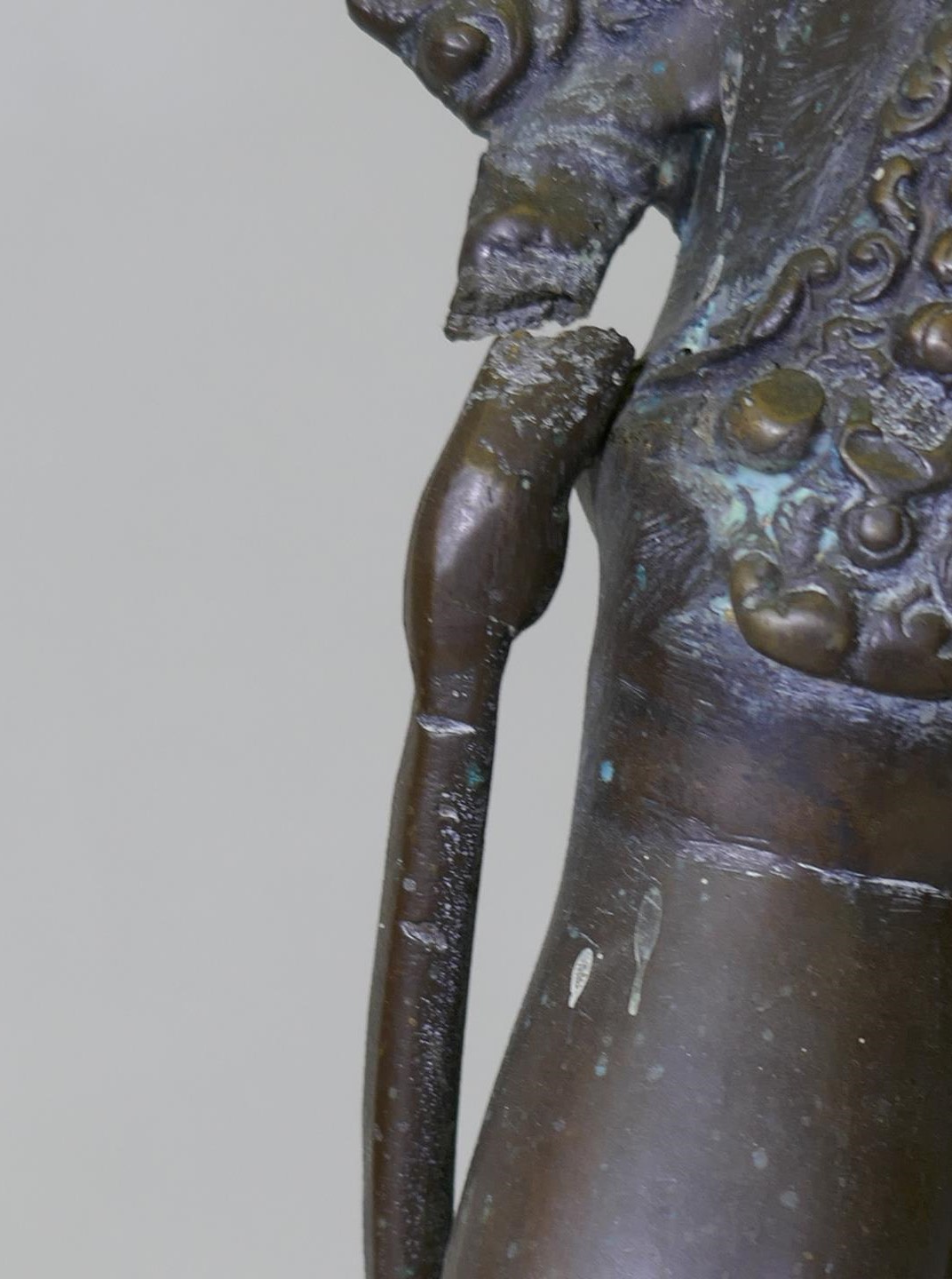 A hollow cast brass/bronze Buddha, AF breaks and feet, 88cm high - Image 4 of 7