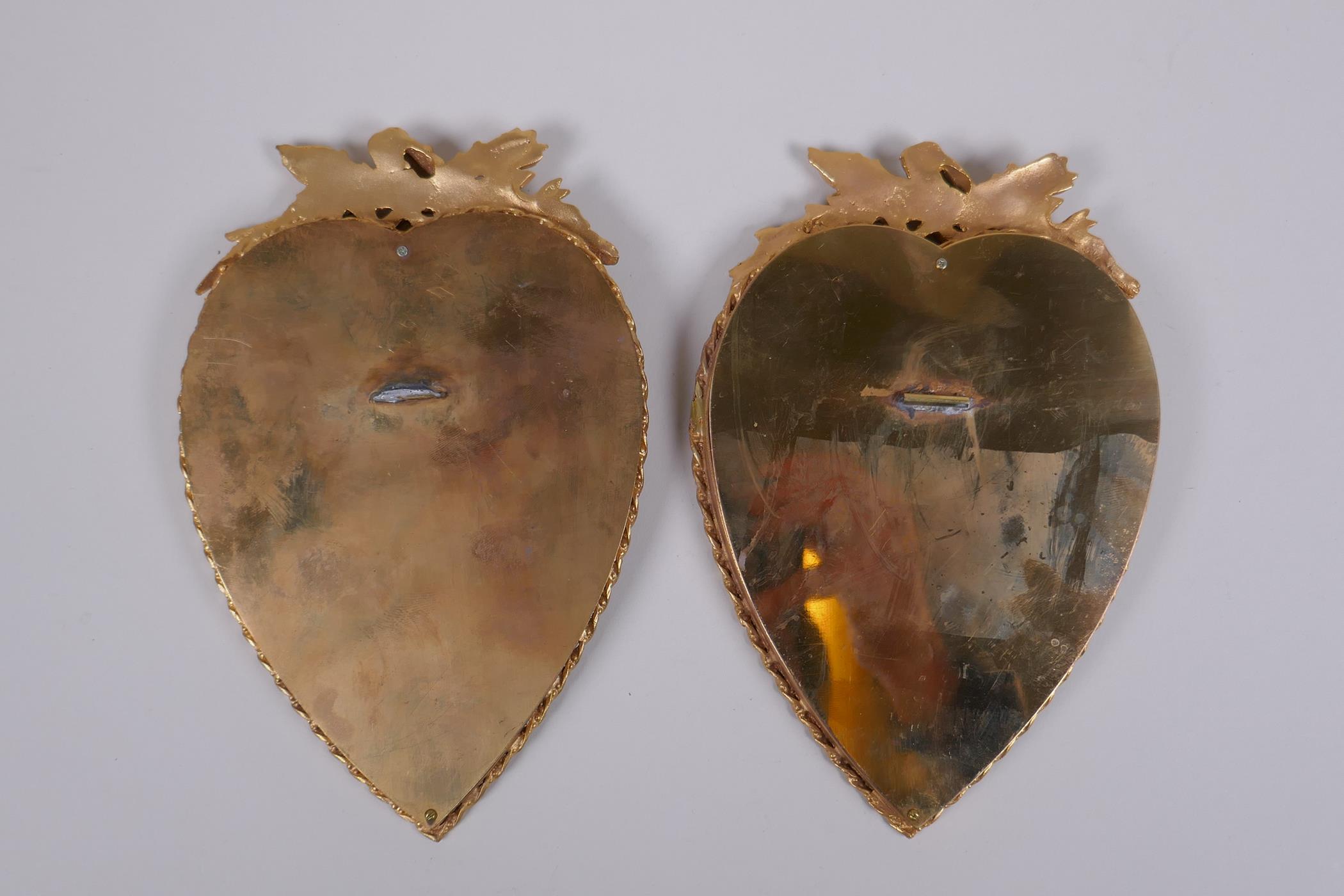 A pair of ormolu heart shaped photograph frames, 13 x 18cm - Image 4 of 4