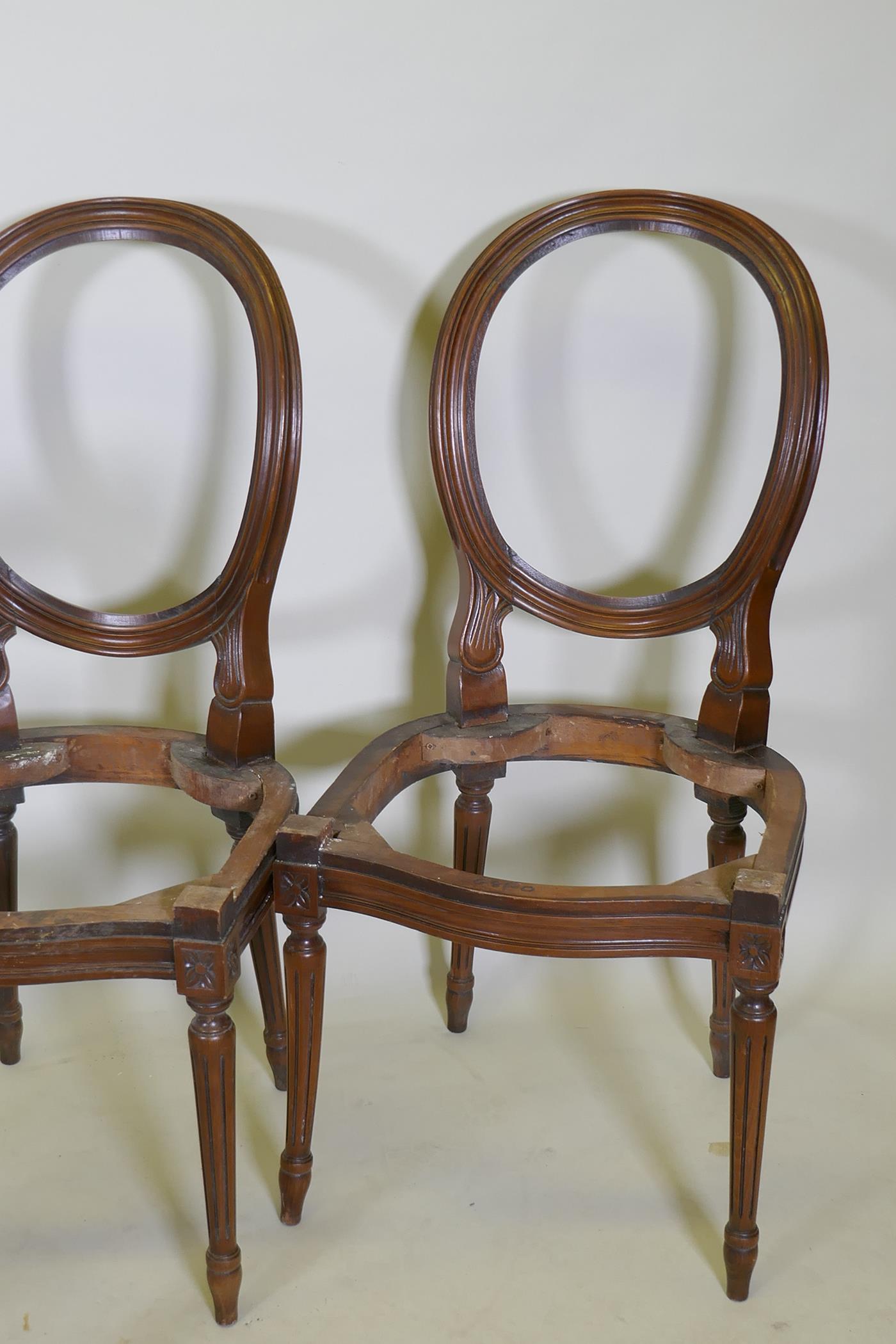 A pair of Regency mahogany side chairs with drop in seats and reeded decoration, together with a - Image 3 of 3