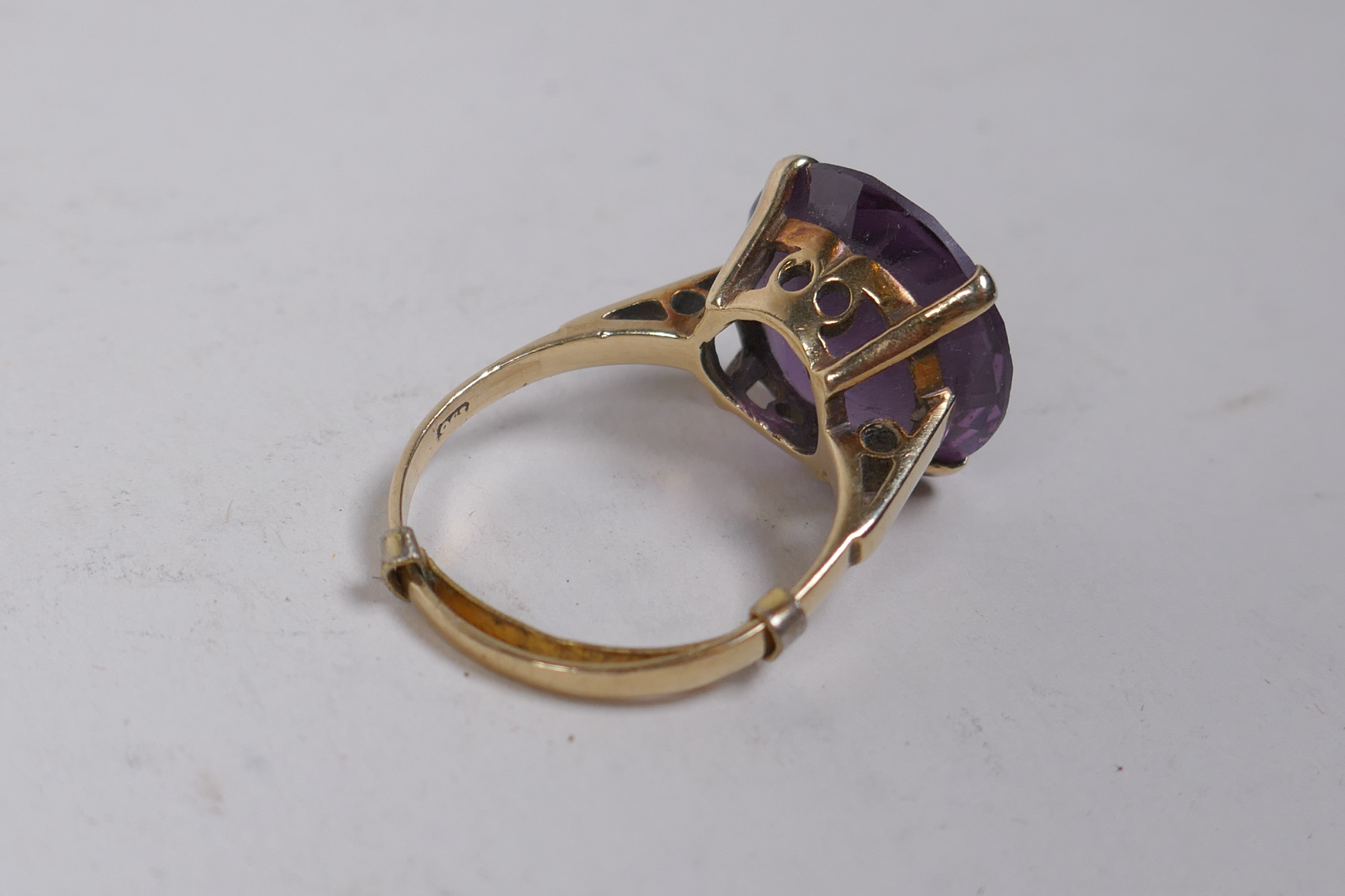 A vintage 9ct gold dress ring set with a large amethyst, size Q, 6g gross - Image 2 of 2