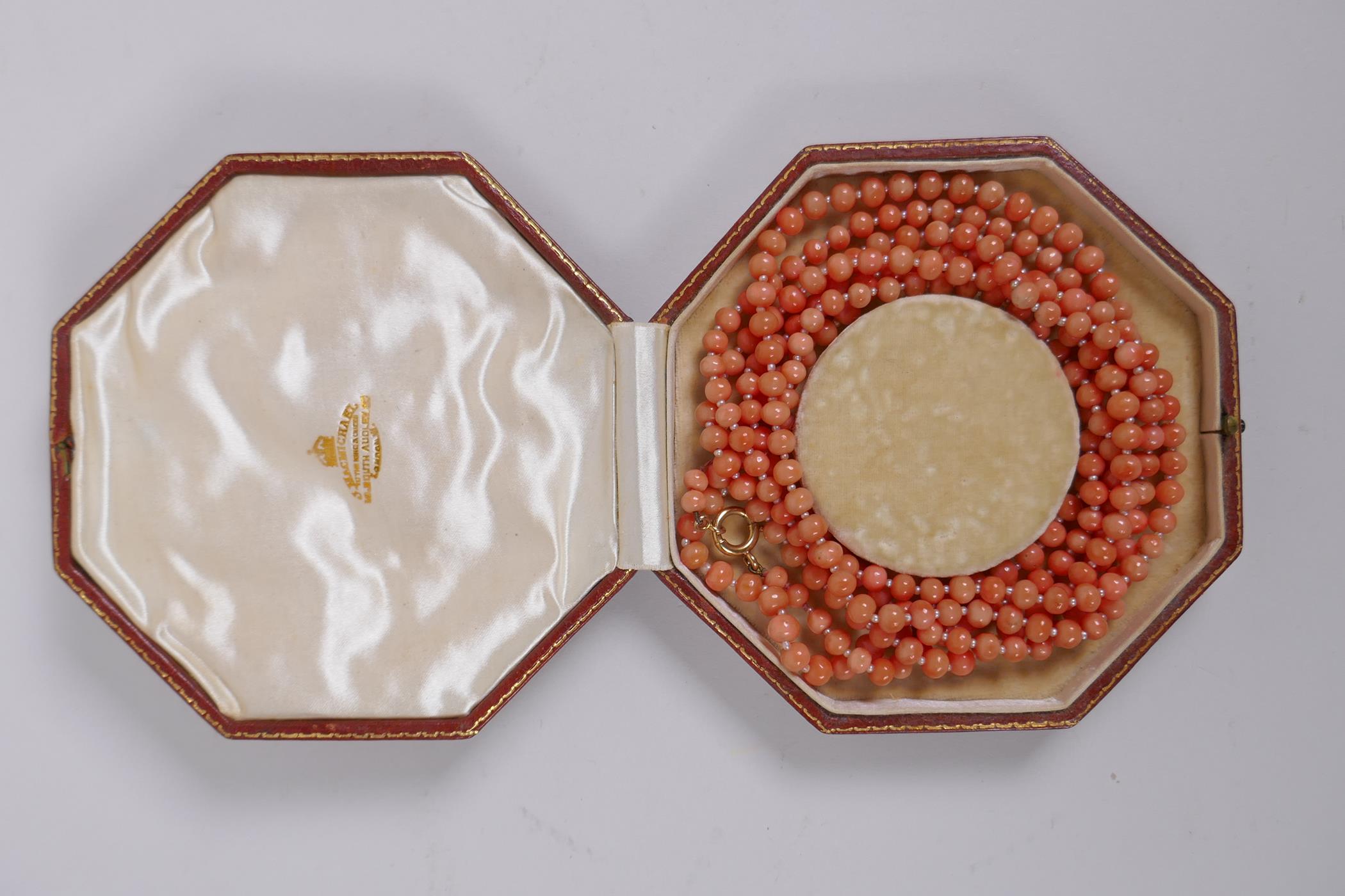 An antique coral and seed pearl beaded necklace with a yellow metal clasp, 148cm long - Image 6 of 6